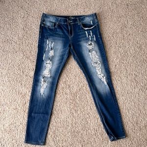 Lovesick Juniors Low Rise Ripped Shredded Skinny Jeans - sz 15